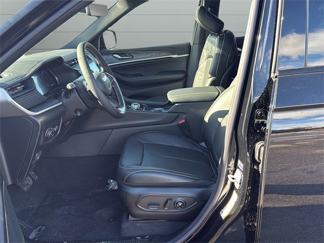 Jeep Grand Cherokee Vehicle Full-screen Gallery Image 10