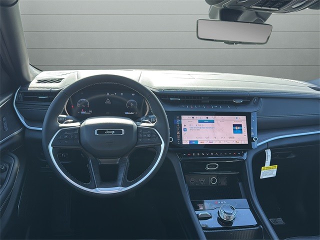 Jeep Grand Cherokee Vehicle Full-screen Gallery Image 12