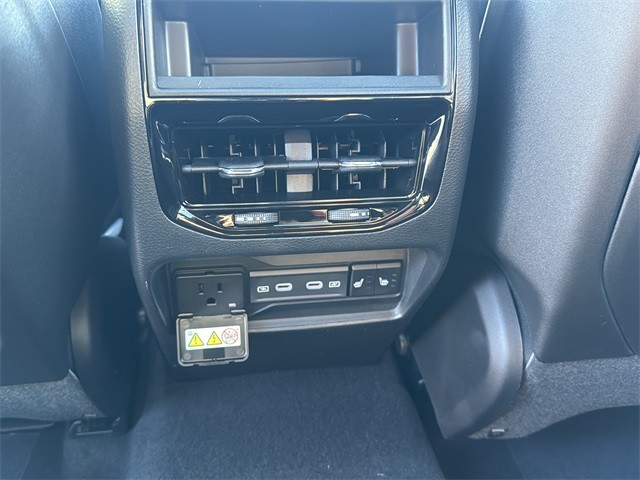 Jeep Grand Cherokee Vehicle Full-screen Gallery Image 18