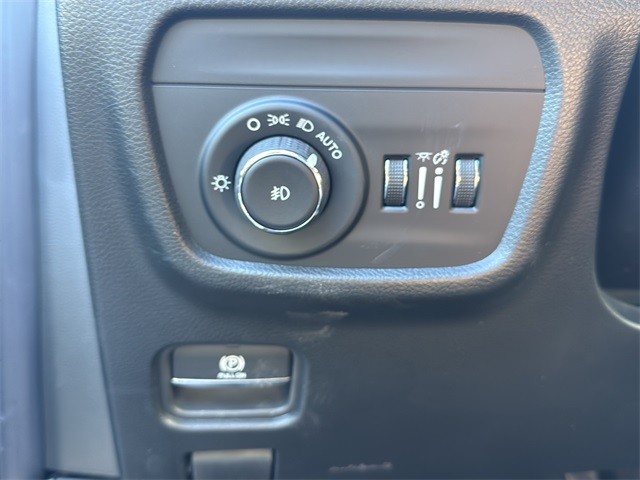 Jeep Grand Cherokee Vehicle Full-screen Gallery Image 19