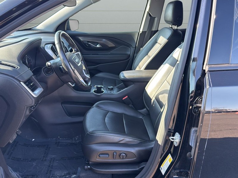 GMC Terrain Vehicle Full-screen Gallery Image 10