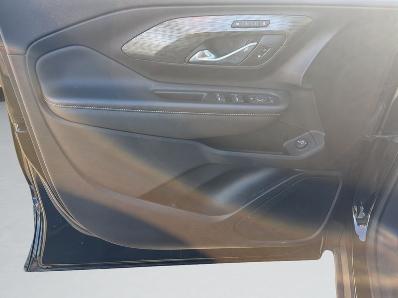 GMC Terrain Vehicle Full-screen Gallery Image 11