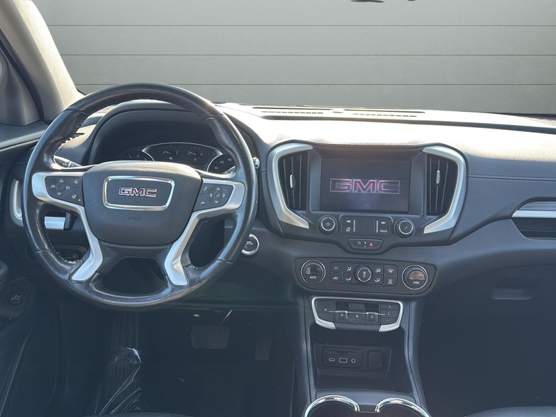 GMC Terrain Vehicle Full-screen Gallery Image 12