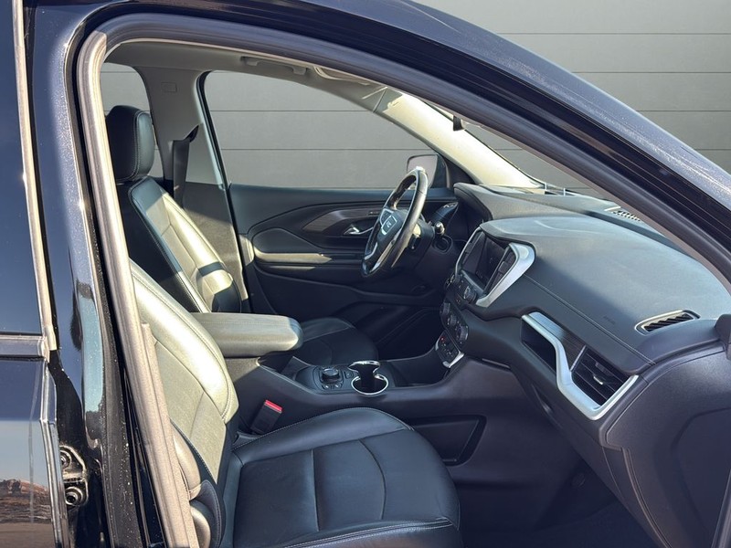 GMC Terrain Vehicle Full-screen Gallery Image 15