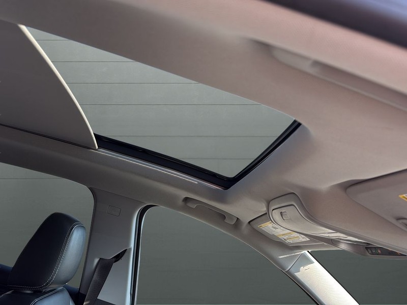 GMC Terrain Vehicle Full-screen Gallery Image 16