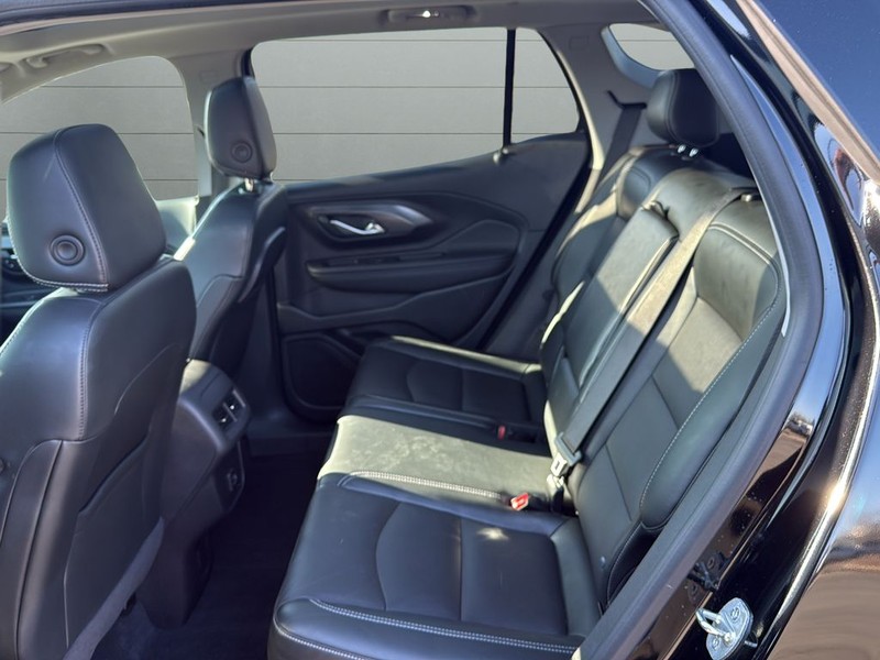 GMC Terrain Vehicle Full-screen Gallery Image 17