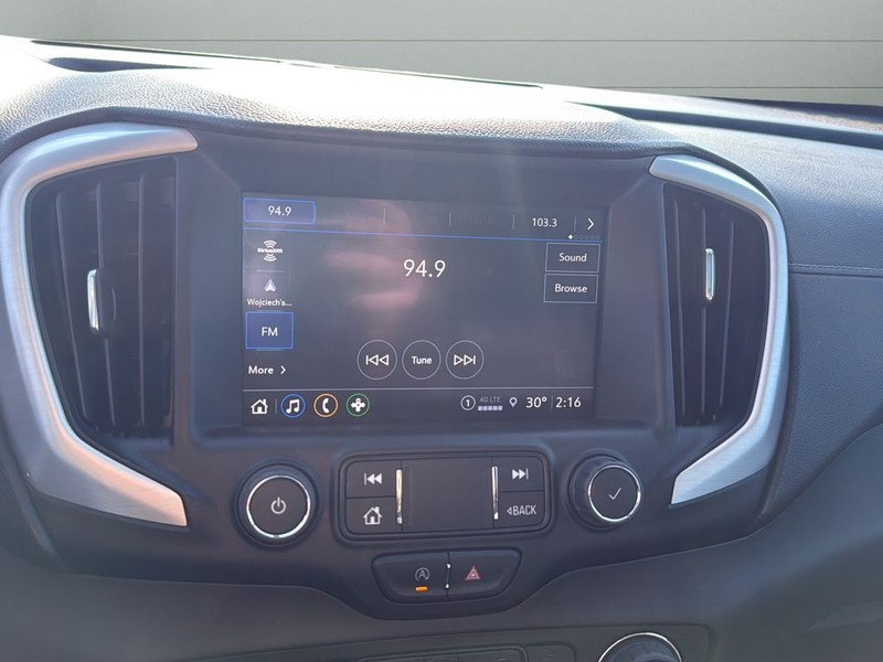 GMC Terrain Vehicle Full-screen Gallery Image 22