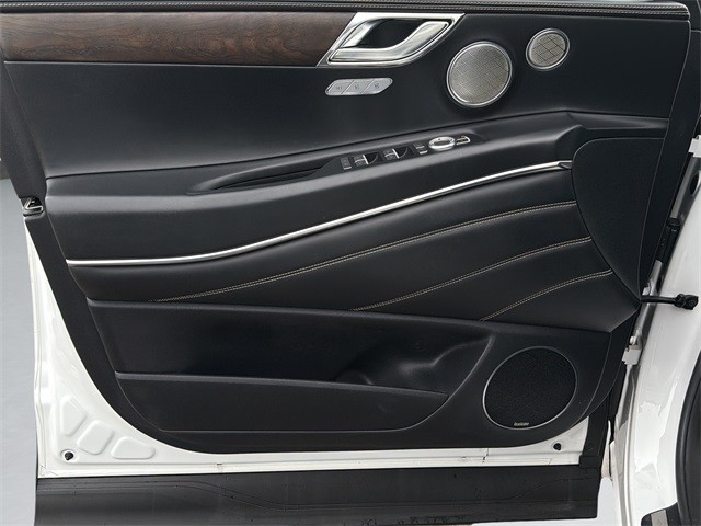 Genesis GV80 Vehicle Full-screen Gallery Image 11