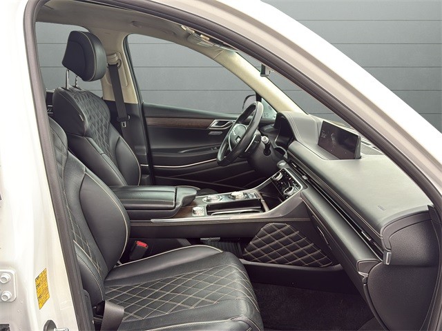 Genesis GV80 Vehicle Full-screen Gallery Image 15