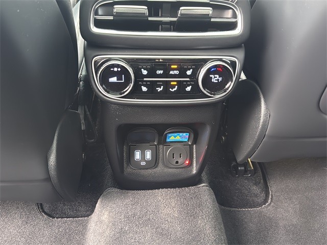 Genesis GV80 Vehicle Full-screen Gallery Image 18