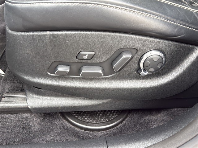 Genesis GV80 Vehicle Full-screen Gallery Image 27