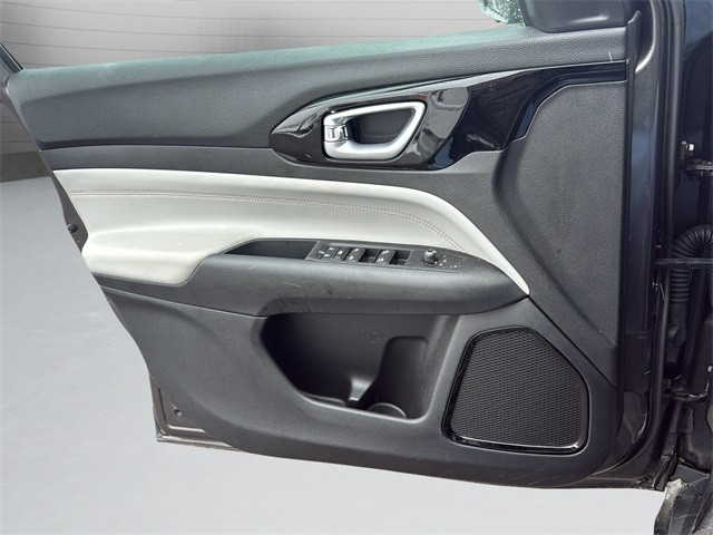 Jeep Compass Vehicle Full-screen Gallery Image 10