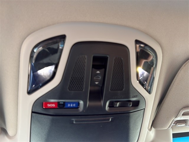 Subaru Outback Vehicle Full-screen Gallery Image 24