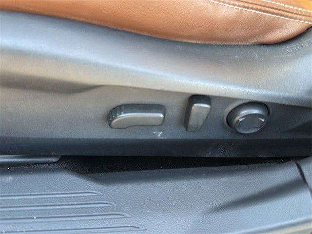 Subaru Outback Vehicle Full-screen Gallery Image 26