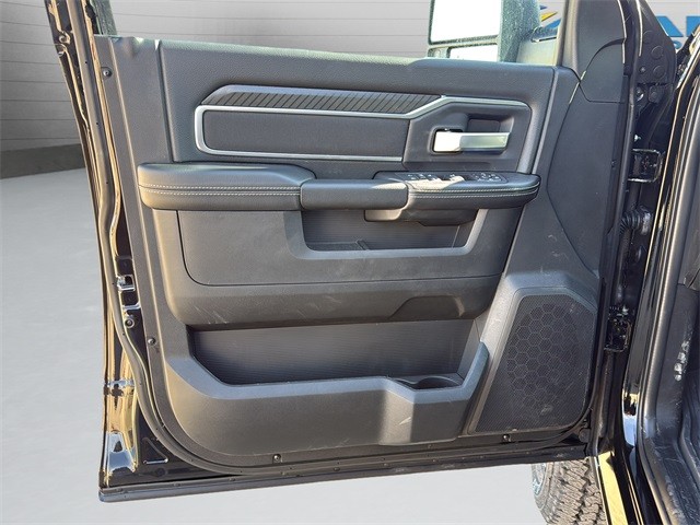 Ram 2500 Vehicle Full-screen Gallery Image 11