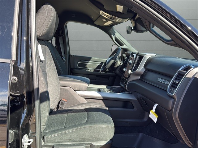 Ram 2500 Vehicle Full-screen Gallery Image 15