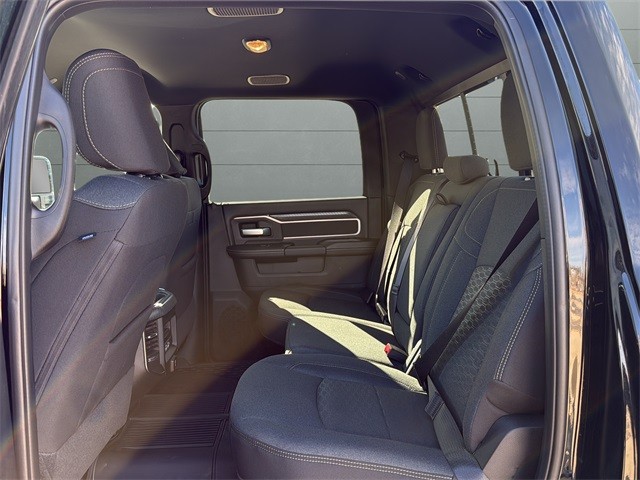 Ram 2500 Vehicle Full-screen Gallery Image 16