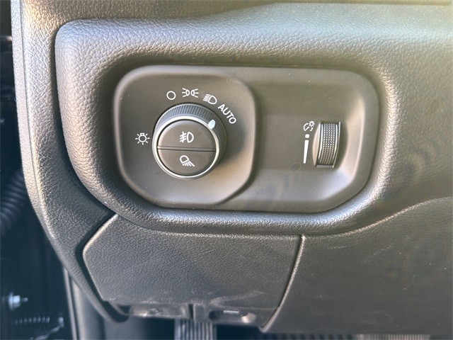 Ram 2500 Vehicle Full-screen Gallery Image 18