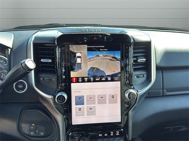 Ram 2500 Vehicle Full-screen Gallery Image 22