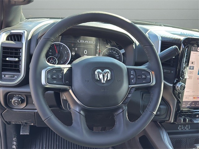 Ram 2500 Vehicle Full-screen Gallery Image 26