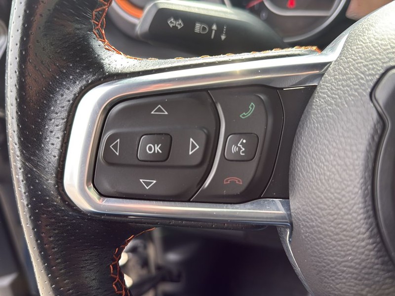 Jeep Gladiator Vehicle Full-screen Gallery Image 9