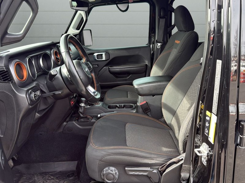 Jeep Gladiator Vehicle Full-screen Gallery Image 10