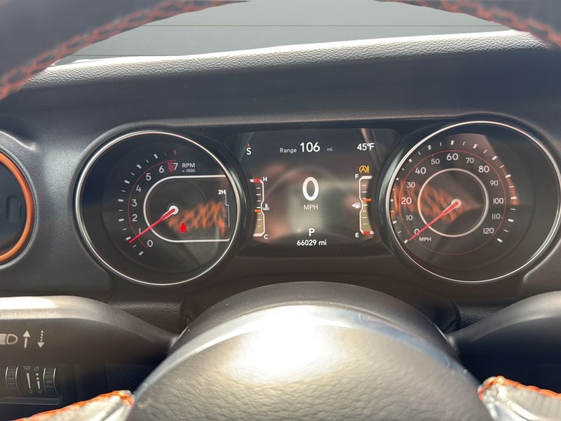 Jeep Gladiator Vehicle Full-screen Gallery Image 13