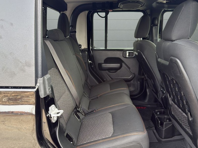 Jeep Gladiator Vehicle Full-screen Gallery Image 14