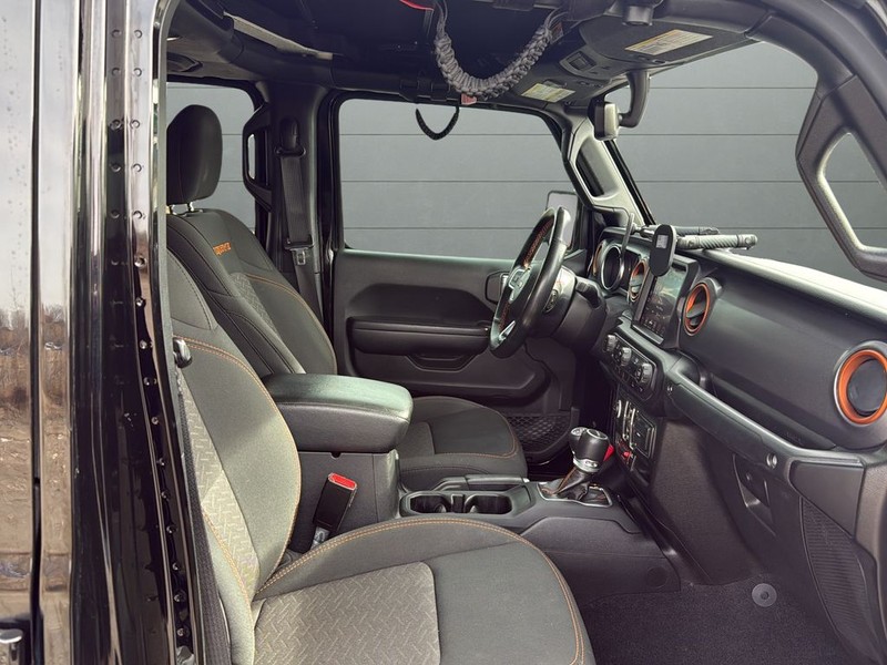 Jeep Gladiator Vehicle Full-screen Gallery Image 15