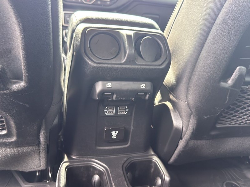 Jeep Gladiator Vehicle Full-screen Gallery Image 17