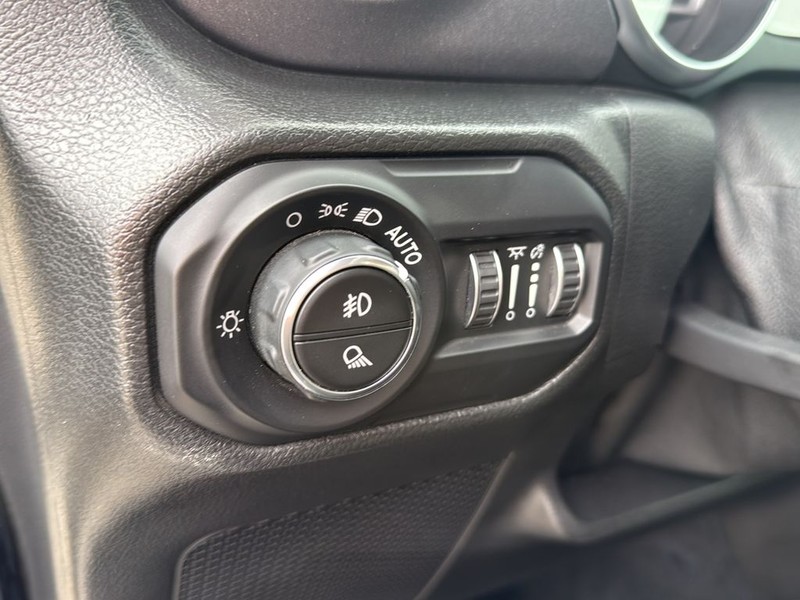 Jeep Gladiator Vehicle Full-screen Gallery Image 18