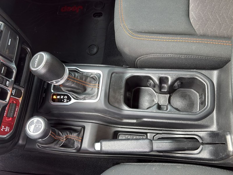 Jeep Gladiator Vehicle Full-screen Gallery Image 21