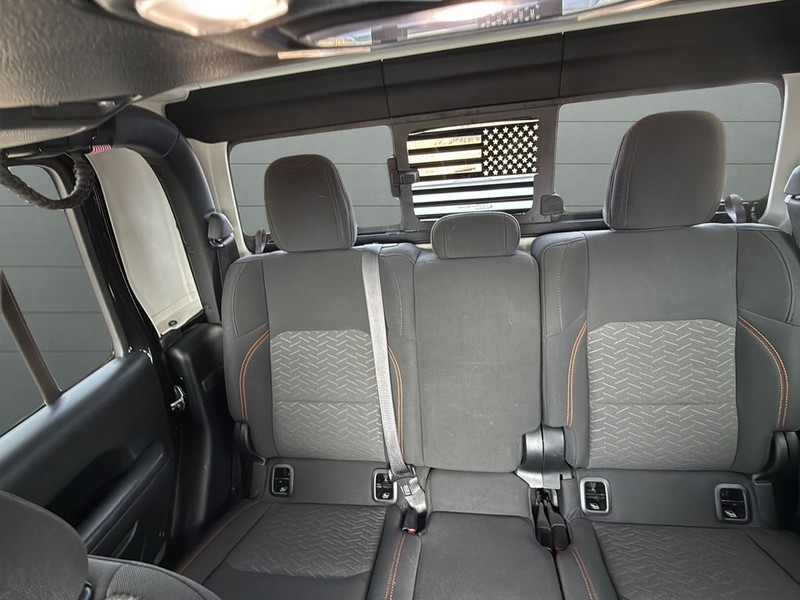 Jeep Gladiator Vehicle Full-screen Gallery Image 27