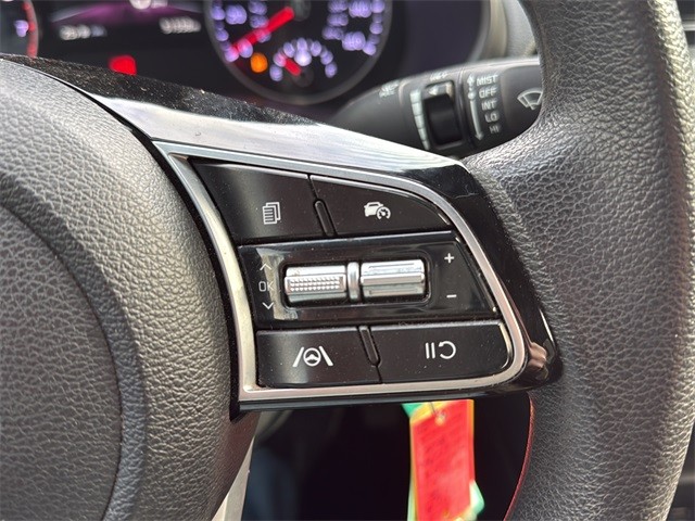 Kia Forte Vehicle Full-screen Gallery Image 10