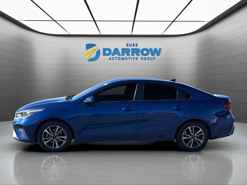 Kia Forte Vehicle Full-screen Gallery Image 2