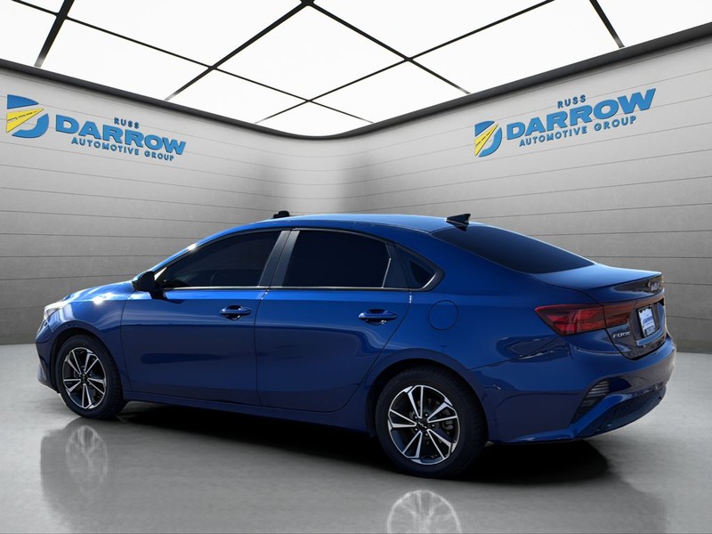 Kia Forte Vehicle Full-screen Gallery Image 3