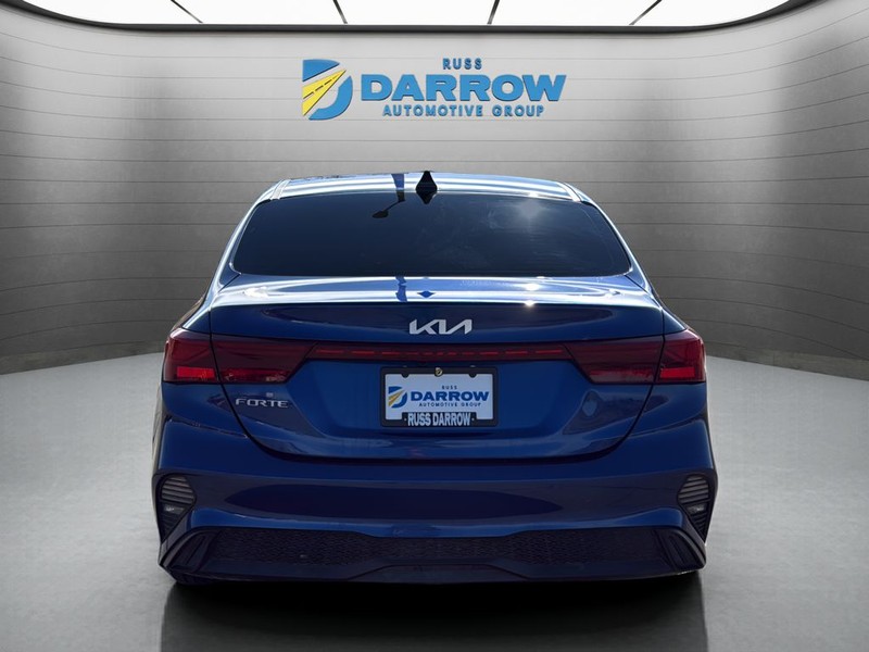 Kia Forte Vehicle Full-screen Gallery Image 4