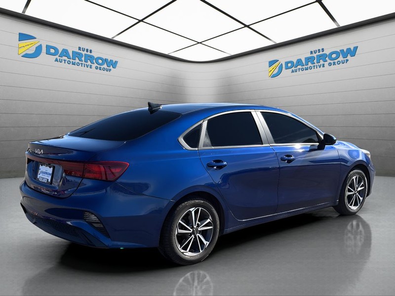 Kia Forte Vehicle Full-screen Gallery Image 5