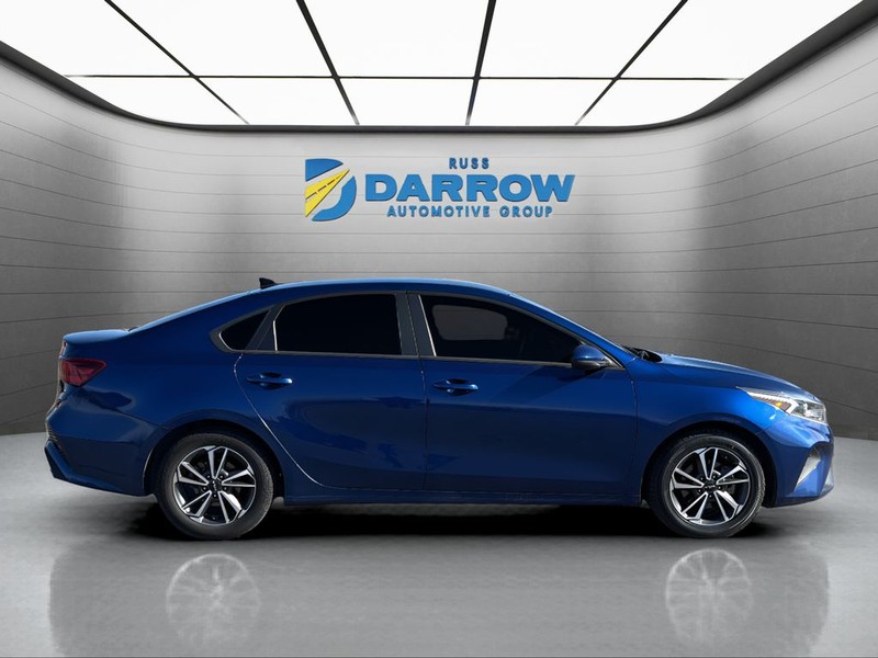 Kia Forte Vehicle Full-screen Gallery Image 6