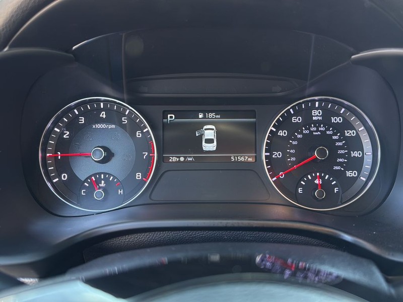 Kia Forte Vehicle Full-screen Gallery Image 12