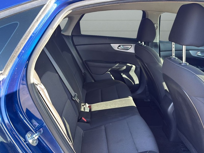 Kia Forte Vehicle Full-screen Gallery Image 13