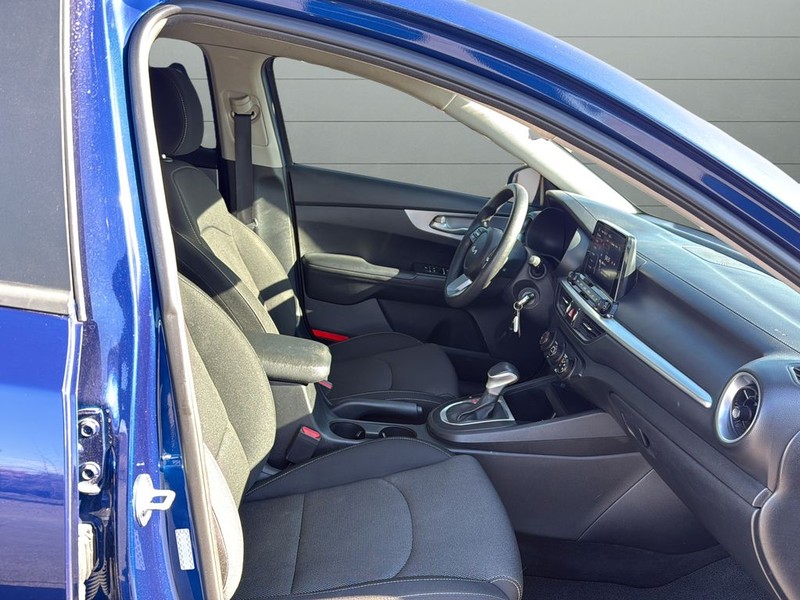 Kia Forte Vehicle Full-screen Gallery Image 14