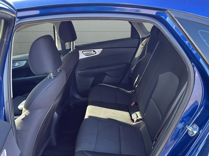 Kia Forte Vehicle Full-screen Gallery Image 15