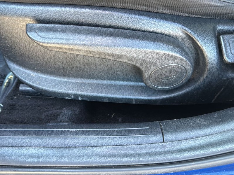 Kia Forte Vehicle Full-screen Gallery Image 21