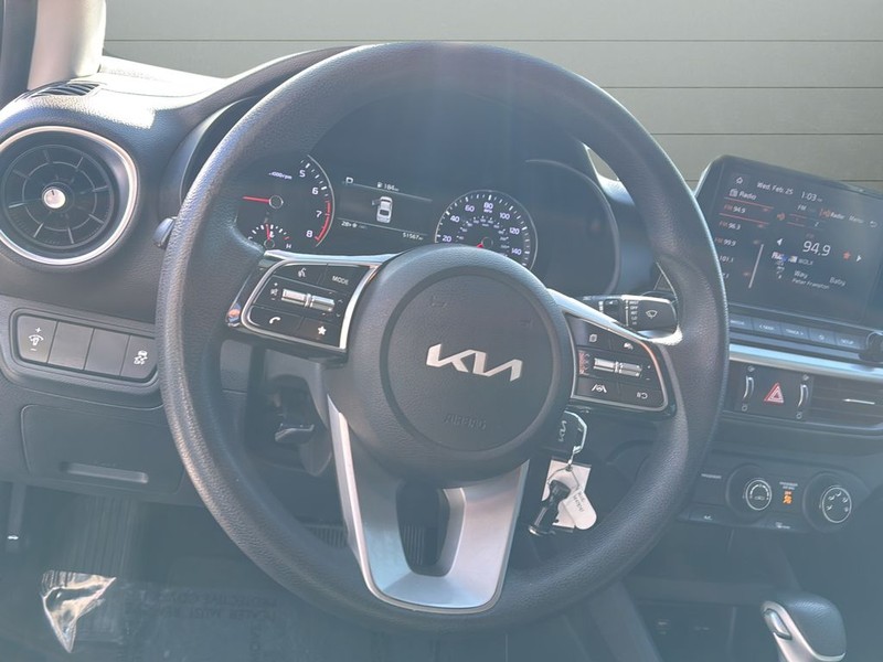 Kia Forte Vehicle Full-screen Gallery Image 22