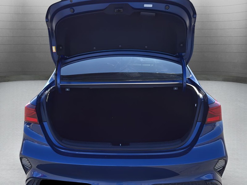 Kia Forte Vehicle Full-screen Gallery Image 25