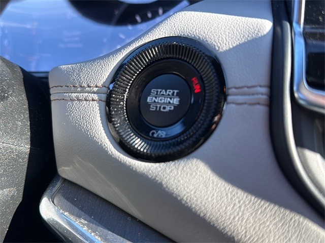 Jeep Compass Vehicle Full-screen Gallery Image 20