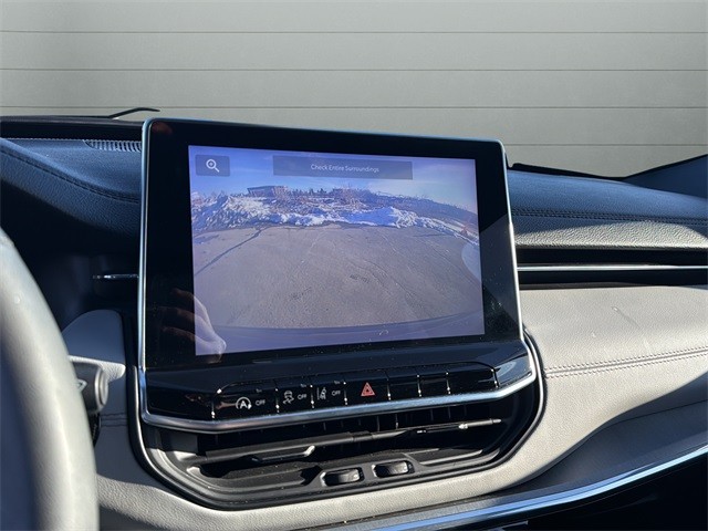 Jeep Compass Vehicle Full-screen Gallery Image 23