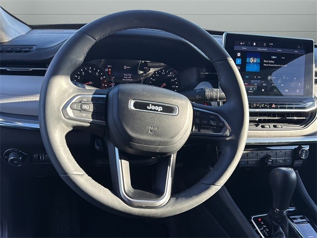 Jeep Compass Vehicle Full-screen Gallery Image 26