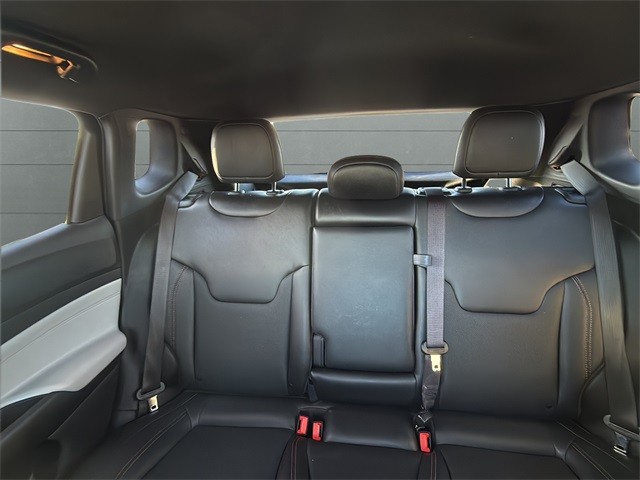 Jeep Compass Vehicle Full-screen Gallery Image 27